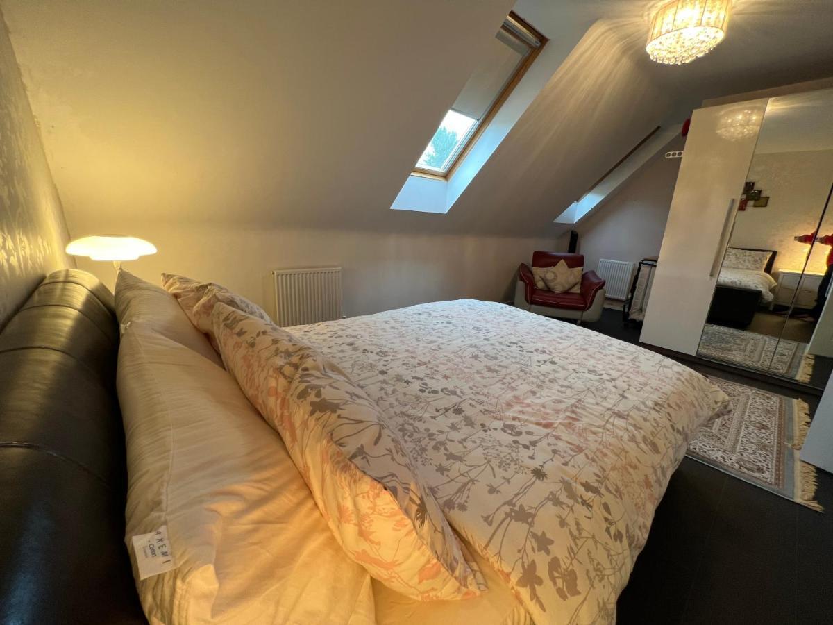 Sheffield City Centre , Free Wifi & Parking - Private Room - Shared House Екстер'єр фото