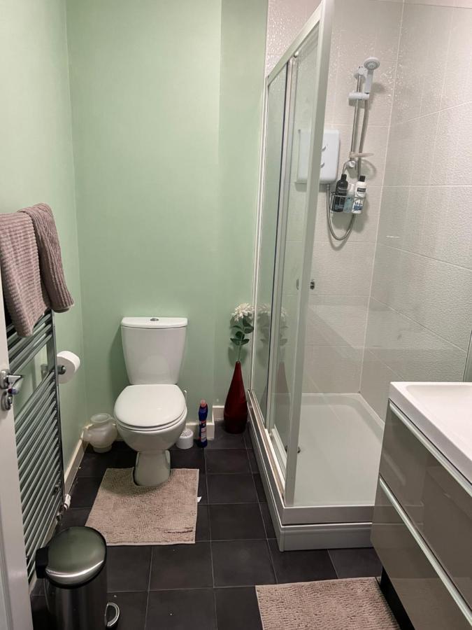 Sheffield City Centre , Free Wifi & Parking - Private Room - Shared House Екстер'єр фото